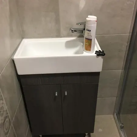 Apartament Airport And *